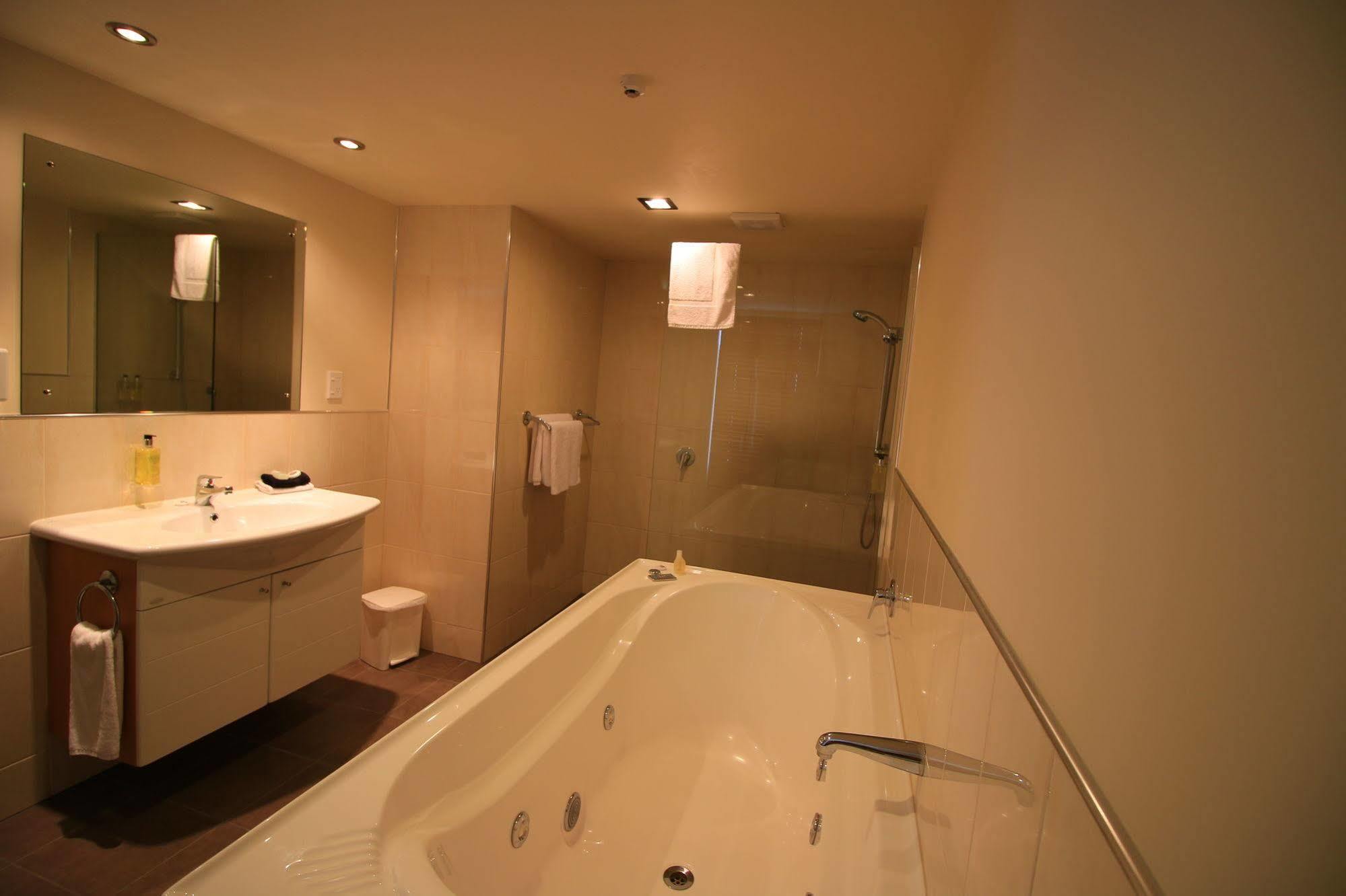 Fitzherbert Regency Motor Lodge Palmerston North Dış mekan fotoğraf